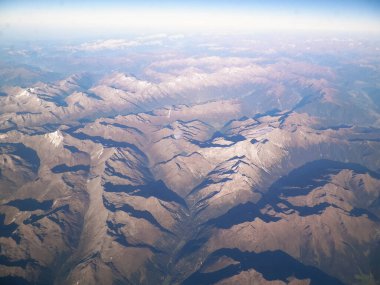 Dünya ve Alp Dağları 'nın Ufku. Uzay gemisi ya da uçaktan görüntüle.