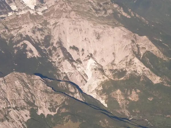 İtalya 'daki Kuzey Appenine Dağları' nın manzarası.