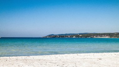 A beautiful sandy beach in Vada. Tuscany racej is not associated with tropical views. As you can see in the picture, here you will also find turquoise water and snow-white sand.