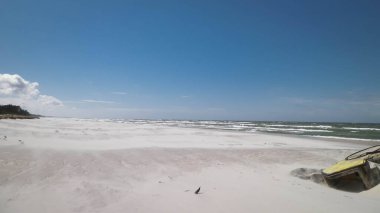 Stilo 'da büyük bir plaj. Baltık Denizi kıyısı. Stilo, Polonya 'nın en büyük plajlarından biri..