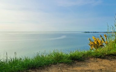 Sabahları Baltık Denizi 'nin doğal güzelliği. Kuzey Polonya.