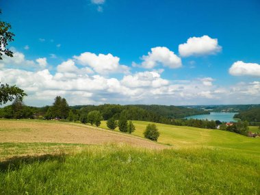 Ostrzyckie Gölü ve Wiezyca Bölgesi, Pomerania, Kashubia, Polonya 'nın güzel manzarası.
