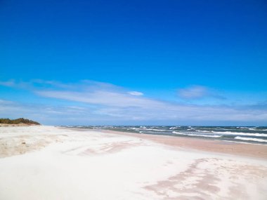 Stilo 'da büyük bir plaj. Baltık Denizi kıyısı. Stilo, Polonya 'nın en büyük plajlarından biri..