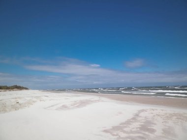 Stilo 'da büyük bir plaj. Baltık Denizi kıyısı. Stilo, Polonya 'nın en büyük plajlarından biri..