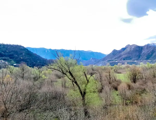 Karadağ 'daki Lovcen Dağları. Doğanın güzelliği. Sonbahar mevsimi.