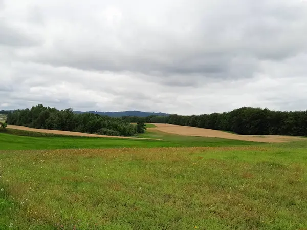 Kashubia 'da kara bulutlar var. Fırtına yaklaşıyor. Kuzey Polonya 'nın şaşırtıcı doğası.