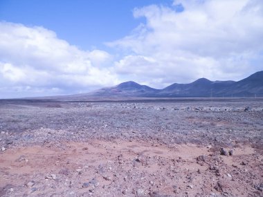 Lanzarote Adası 'ndaki çölün üzerinde. Mars manzara gibi..
