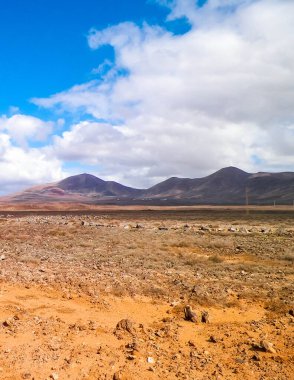 Lanzarote Adası 'ndaki çölün üzerinde. Mars manzara gibi..