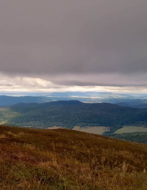 Bieszczady Dağları, Karpatian Dağları 'nın kuzey kesiminde yer alır. Doğanın güzelliği.
