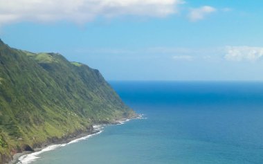 Atlantik Okyanusu kıyısında Sao Miguel Adası Azores Takımadası. Azores 'in güzel doğası.