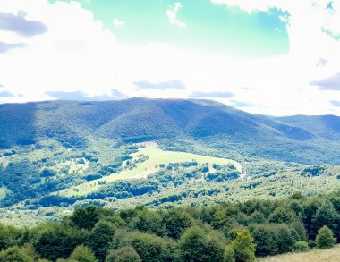 Polonya Bieszczady Dağları 'nın güzel manzarası. Karpatların güzelliğini keşfetmek.