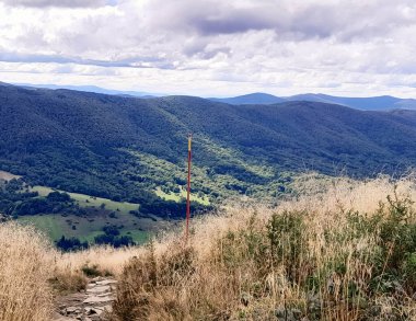 Polonya Bieszczady Dağları 'nın güzel manzarası. Karpatların güzelliğini keşfetmek.