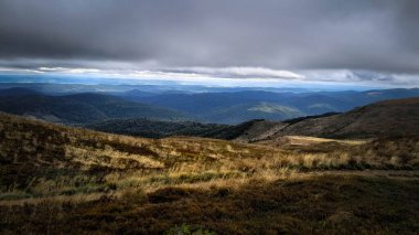 Bieszczady 'de fırtına geliyor. Karpatlar. Doğanın güzelliği.