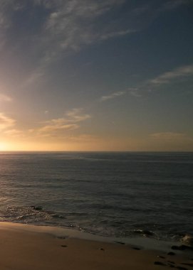 Playa Blanca plajından okyanus manzarası, Lanzarote Adası, Kanarya takımadaları. Doğanın güzelliği.