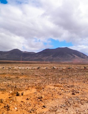 Lanzarote Adası 'ndaki çölün üzerinde. Mars manzara gibi..