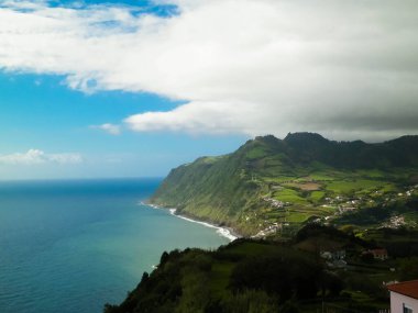 Atlantik Okyanusu kıyısında Sao Miguel Adası Azores Takımadası. Azores 'in güzel doğası.