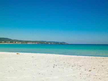 A beautiful sandy beach in Vada. Tuscany racej is not associated with tropical views. As you can see in the picture, here you will also find turquoise water and snow-white sand.