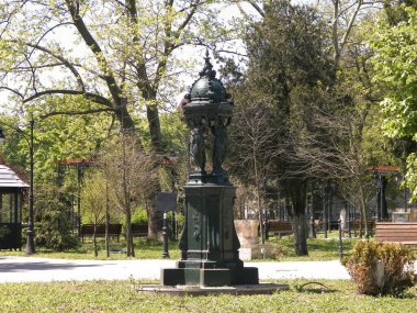 Romanya 'nın Köstence kentindeki parktaki antik kalıntılar. Tarih ve mimari kavramı.