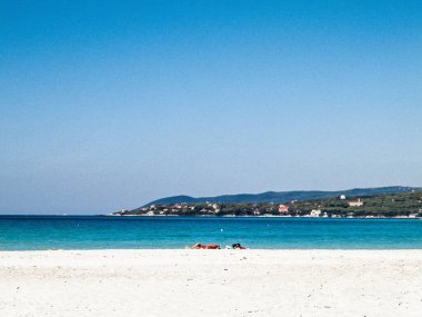 A beautiful sandy beach in Vada. Tuscany racej is not associated with tropical views. As you can see in the picture, here you will also find turquoise water and snow-white sand.