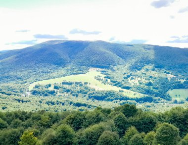 Polonya Bieszczady Dağları 'nın güzel manzarası. Karpatların güzelliğini keşfetmek.