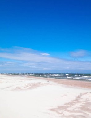 Stilo 'da büyük bir plaj. Baltık Denizi kıyısı. Stilo, Polonya 'nın en büyük plajlarından biri..