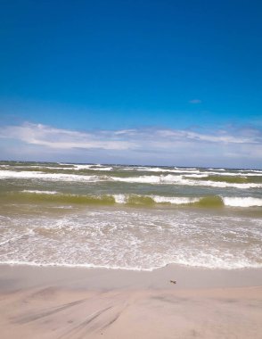Baltık Denizi. Boşluğu mavi gökyüzünde kopyala.