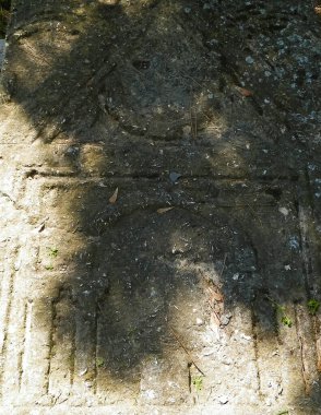 Romanya 'nın Köstence kentindeki parktaki antik kalıntılar. Tarih ve mimari kavramı.