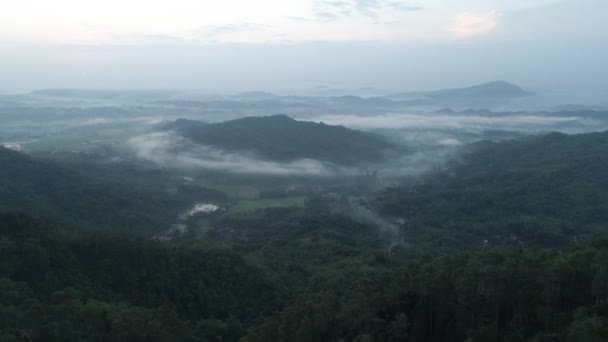 Imagens Aéreas Bela Vista Colinas Montanhas Uma Manhã Nublada Banyumas — Vídeo de Stock