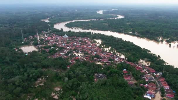 Luftaufnahmen Von Dörfern Und Wohnhäusern Die Von Über Die Ufer — Stockvideo
