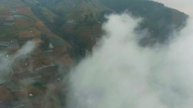 Sumbing Dağı, Nepal Van Java Kaliangkrik, Magelang, Central Java, Endonezya 4K İHA-124; Desa Tertinggi di Kaki Gunung Sumbing Magelang