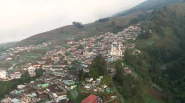 Sumbing Dağı, Nepal Van Java Kaliangkrik, Magelang, Central Java, Endonezya 4K İHA-124; Desa Tertinggi di Kaki Gunung Sumbing Magelang