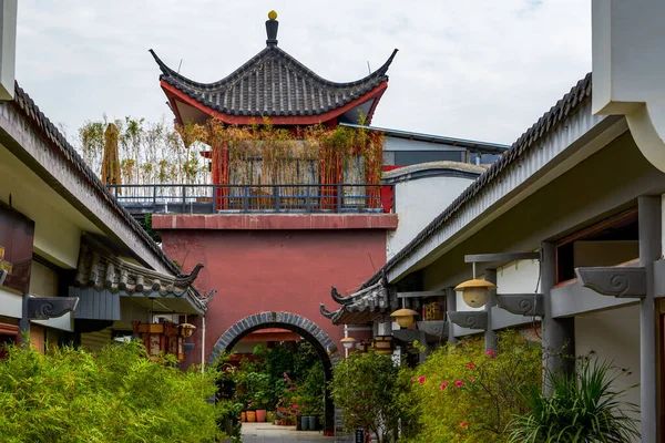 Arco Elevado Edifício Antigo Chinês Tradicional — Fotografia de Stock