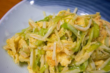 Frenk soğanlı lezzetli bir omlet.