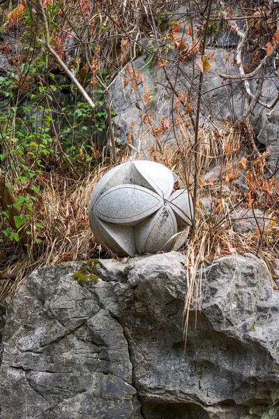 Большая Каменная Скульптура Гуанси Чжуанга — стоковое фото