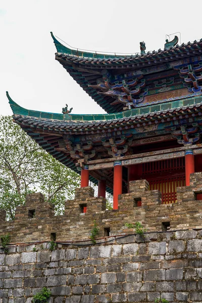 Ορεινό Τοπίο Και Αρχαία Κινεζικά Κτίρια Γκουιλίν Guangxi Κίνα — Φωτογραφία Αρχείου