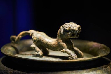 Antik Çin 'in Bashu ve Sichuan bölgelerinden zarif bronz eserler