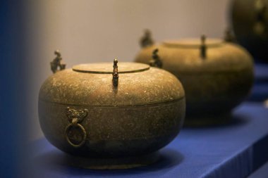 Antik Çin 'in Bashu ve Sichuan bölgelerinden zarif bronz eserler