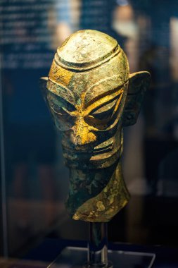 Antik Çin Bashu ve Sichuan Kültürü Sanxingdui 'nin Bronz Maske Kalıntıları