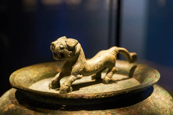 Eski Çin kil hayvan figürleri