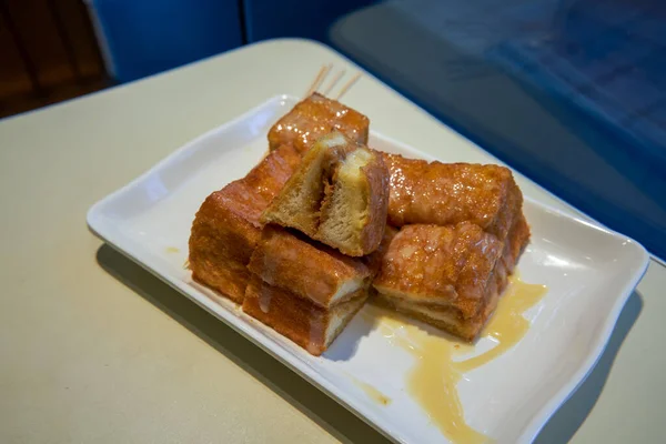 Ένα Πιάτο Γλυκό Και Χρυσό Ψωμί Δυτικού Τοστ Στυλ Χονγκ — Φωτογραφία Αρχείου