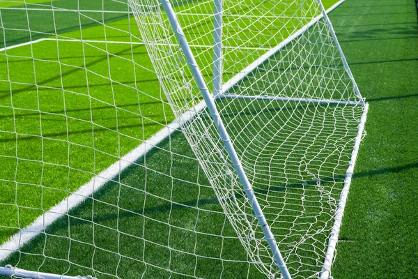 Yepyeni bir futbol stadyumunun gol ve touchline 'ına yakın çekim