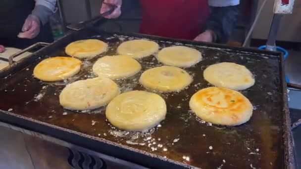 Fried Golden Beef Pancakes Being Made Pancake Food Stand — Stockvideo