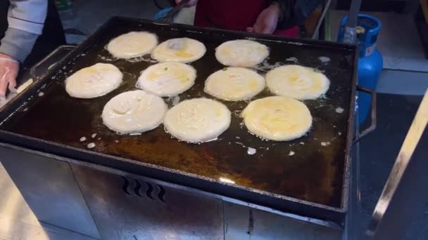 Fried Golden Beef Pancakes Being Made Pancake Food Stand — Stockvideo