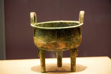 Antik Çin eserlerinin yakın plan çekimleri.