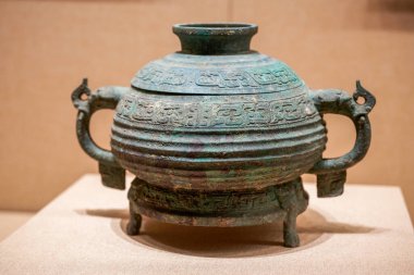 Antik Çin eserlerinin yakın plan çekimleri.