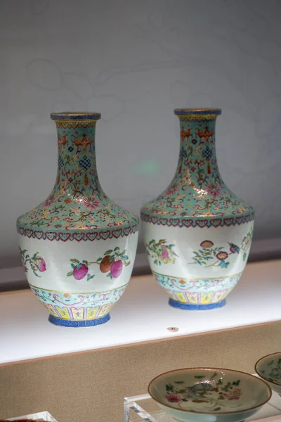 Elegante Und Erlesene Auswahl Porzellangefäßen Aus Der Qing Dynastie China — Stockfoto