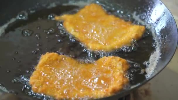 Chef Está Fazendo Carne Porco Frita Frango Frito — Vídeo de Stock