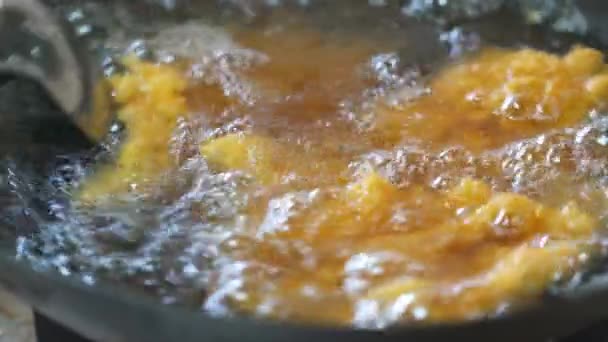 Chef Está Haciendo Cerdo Cortado Frito Pollo Cortado Frito — Vídeos de Stock