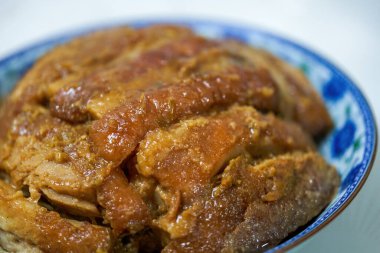 Tatlı ve lezzetli bir taro haşlanmış domuz eti, Çin yemeği.