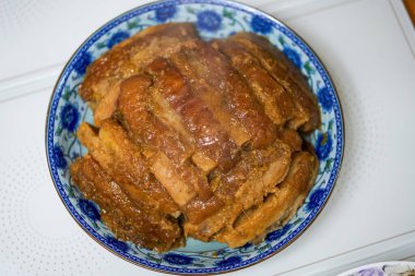 Tatlı ve lezzetli bir taro haşlanmış domuz eti, Çin yemeği.